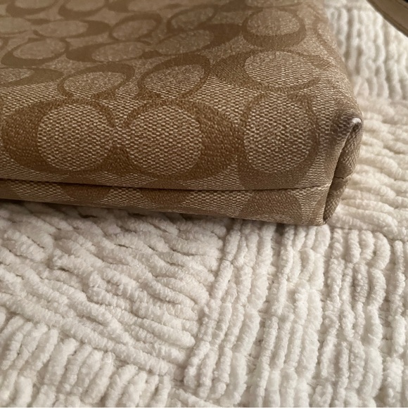 Coach beige color - Picture 3 of 5